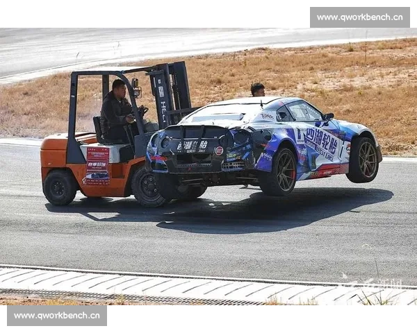 引擎轰鸣穿越荒野越野赛车赛事的速度激情与极限挑战精神魅力全景