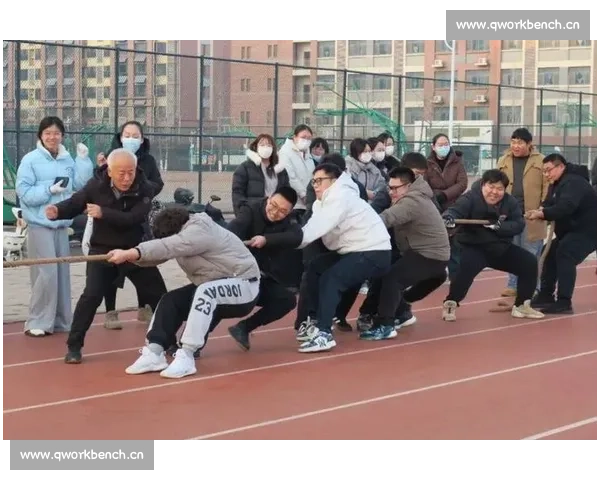 拔河比赛中的团队协作与毅力考验：展现团结力量与个人坚韧精神的比拼