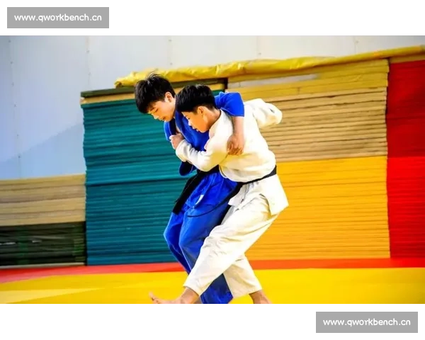 柔道激烈对抗视频比赛精彩瞬间呈现精彩技巧与战术较量